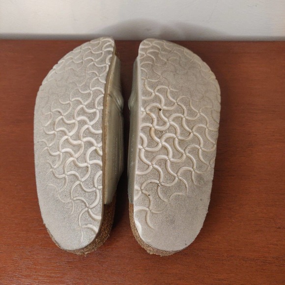 Birkenstock's Women's Footbed Sandals Slip-on Size 7 Silver 2 Strap - Picture 6 of 7